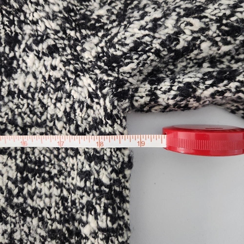 ANN TAYLOR Black and White Sweater, Size Med - Picture 5 of 6